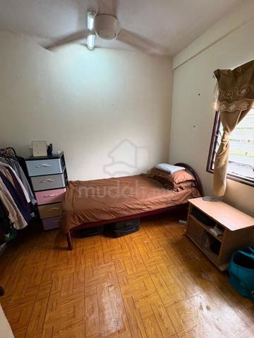 Room for rent - PPR Lembah Subang 2 (Female only) 1