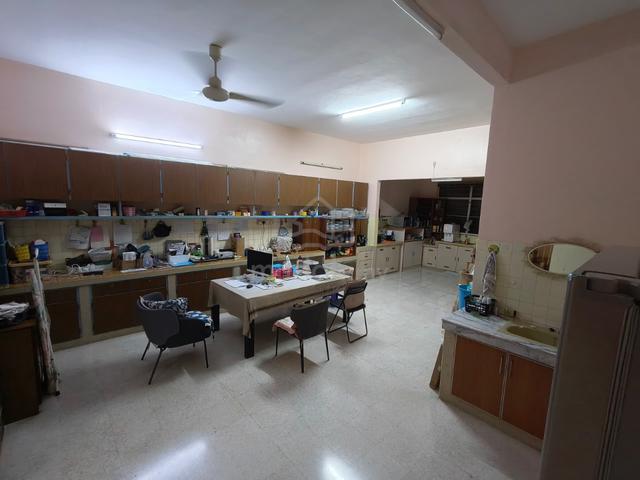 Jalan cantonment , Pulau Tikus , Road side , 10+ carpark 1