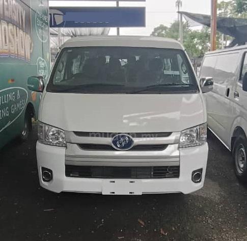 2026 CAM Placer X 12 - 18 Seater Window Van - 1