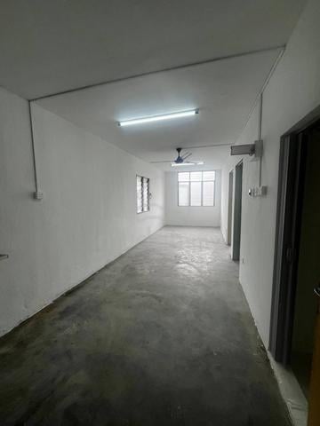 Kulai Cengal Flat Corner lot at Taman Putri Kulai 1