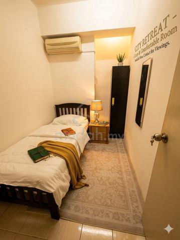 AIRCOND single room FEMALE fully furnishes PRIVATE TOILET at PJ 1