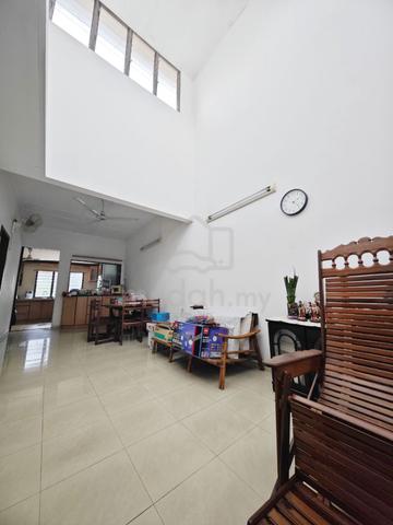 First Garden / Furnished / 1 Storey Terrace / Field / 22x70' / 3R 2B 3