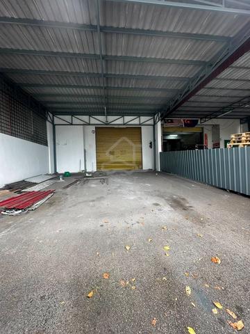 Taman Mount Austin 1.5 Storey Terrace Factory Facing mainroad For rent 1