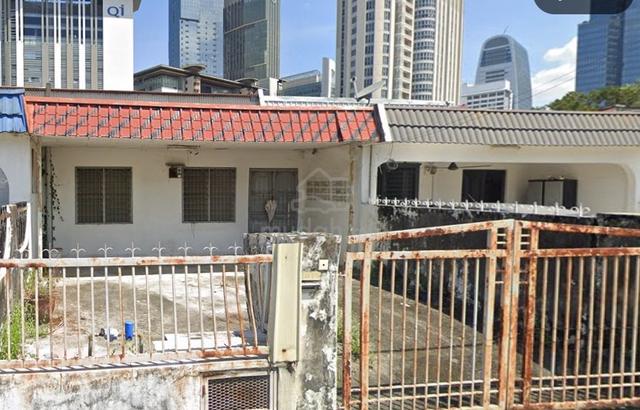 Selangor Petaling Jaya Leasehold Link Bungalow For Sale 1