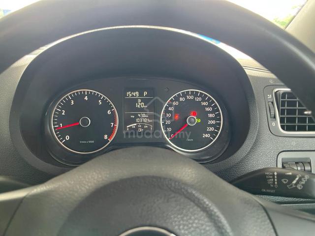 2014 Volkswagen POLO Hatchback 1.6(a) fullloancash - 3