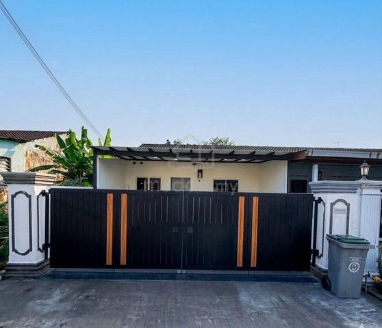 Skudai| Taman Universiti| 1-Storey Low Cost| End lot|Renovated 1