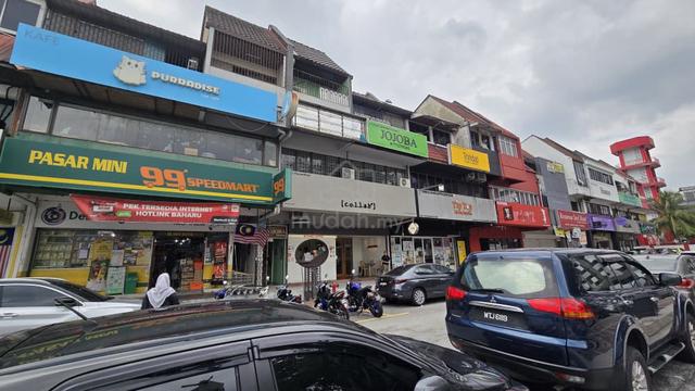 Flagship opportunity: Ground Floor End Lot at Fuad area 1