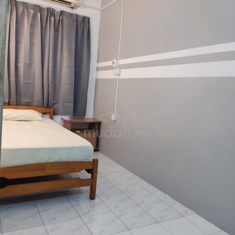 Middle Room untuk Disewa - Taman Permata Indah 1