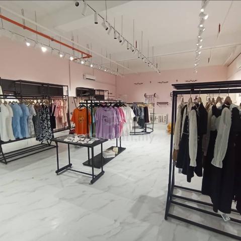THE PODIUM FASHION CENTER BUSINESS TO LET GO AT KUCHING SARAWAK Malays 2