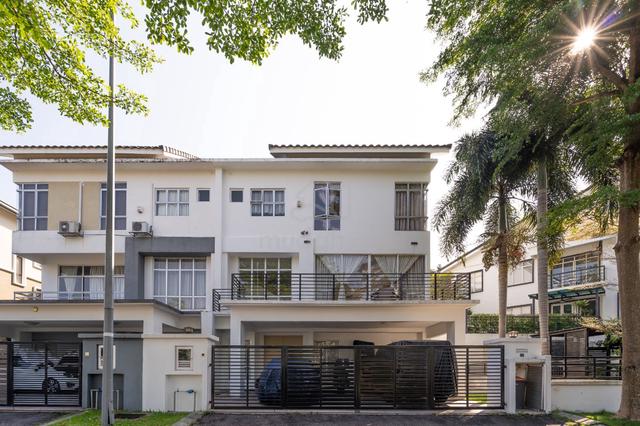2 1/2 Storey Semi-D Saujana Villa (Renovated), Prima Saujana, Kajang 1