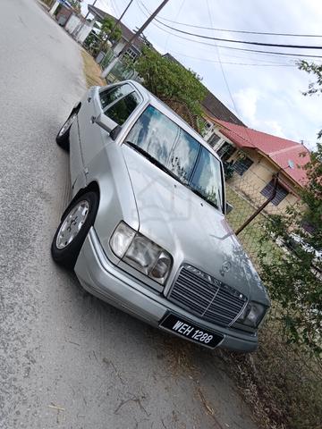 1995 Mercedes Benz 230E 2.3 (A) - 4