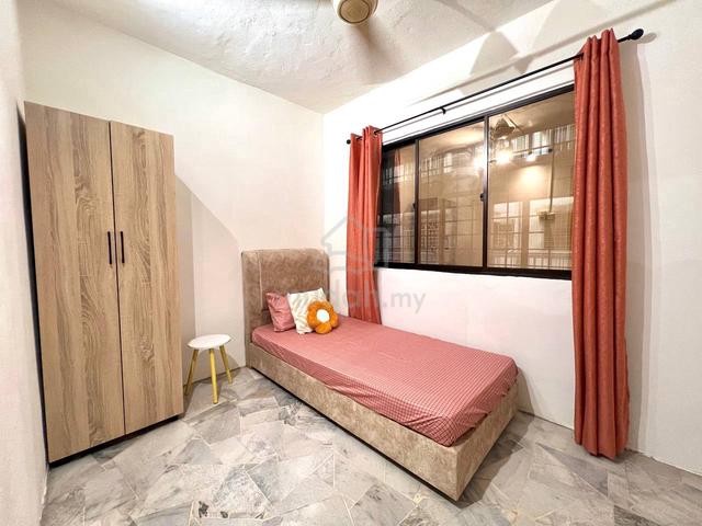 Elegant female room, fully furnished, 2-min walk to MRT & cafes 1