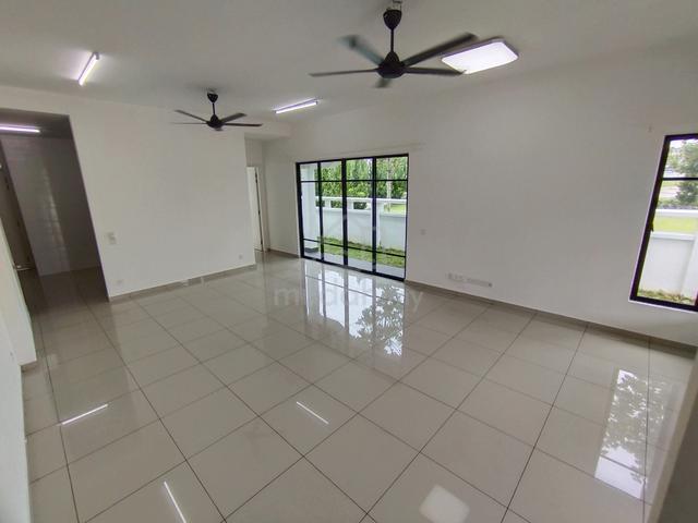 Cradleton, 2-storey end lot house, with an additional 10 feet of land 1