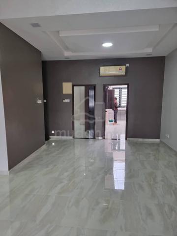 Kempas Utama 2.5 Storey Terrace House 4bed Fully Renovated Johor Bahru 1