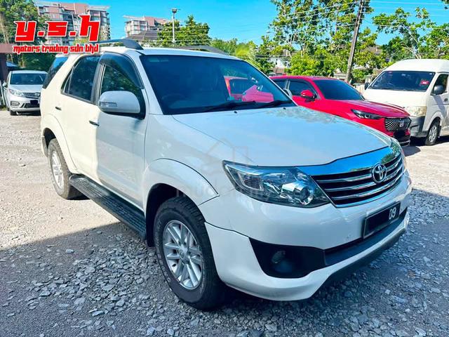Toyota FORTUNER 2.7 V  (A) 2013 - 3