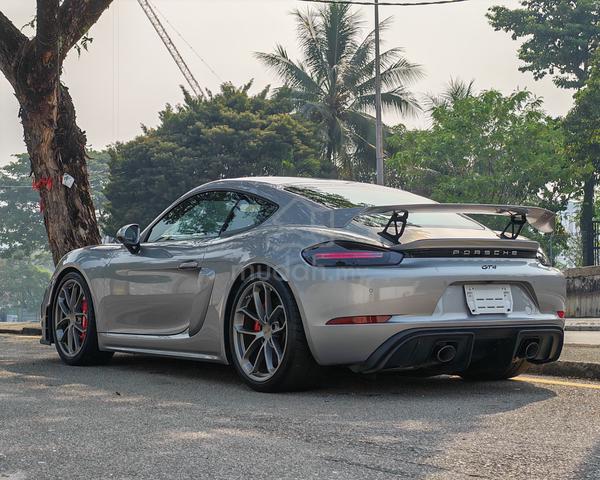 PURE ROBUST ART 2022 Porsche CAYMAN 718 GT4 4.0 - 4