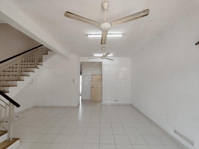 Saron Bandar Bukit Raja with kitchen cabinet for rent 1