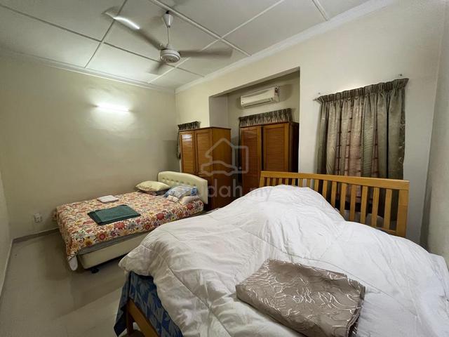 USJ 5 (24x75 sqft£ Gated Guarded Big Layout Good Condition 2 Storey 2