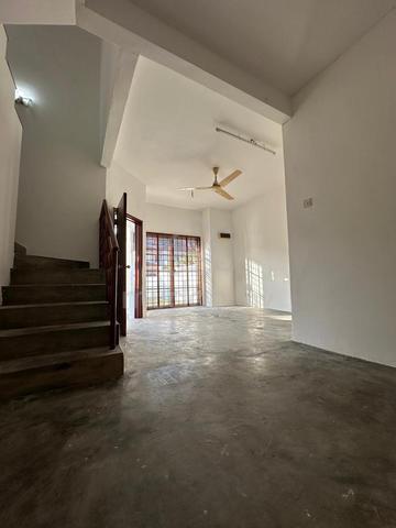 Newly Refurbished 2 Storey Terrace in USJ 12 1