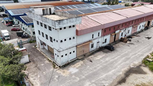 Warehouse 3,600 sqft + Office, Gong Badak Industrial Area 1