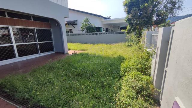 Alor Akar semi-d house fully furnished for rent. 3