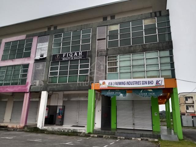 Uni Square Ground floor corner shoplot for rent 1