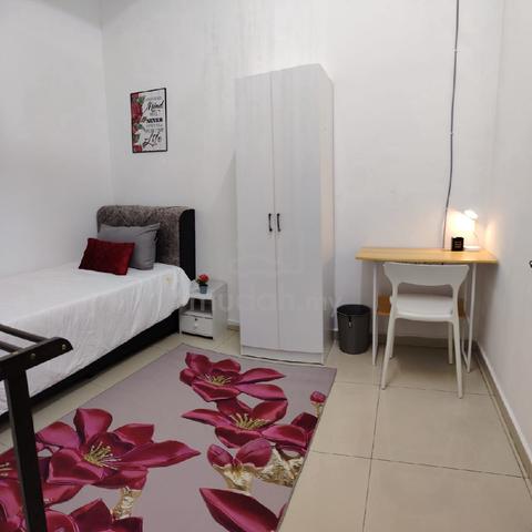 (FEMALE) room for rent 1