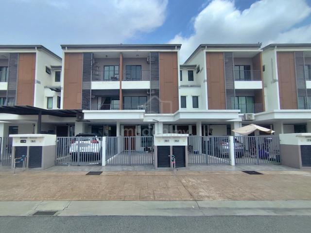Elegan Residensi / Taman Putra Perdana / Puchong 《Below Market》 1