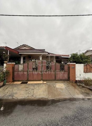 Open Facing | Taman Seri Serdang | Teres Corner Lot | Renovated 1