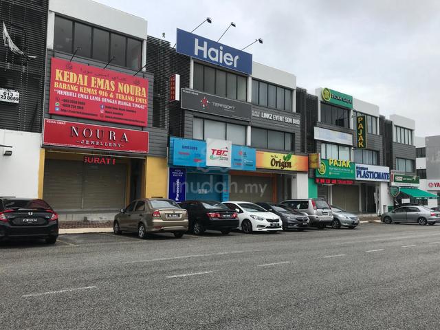 Setia Alam Taipan 2 Facing Main Road Shop For Sale 1