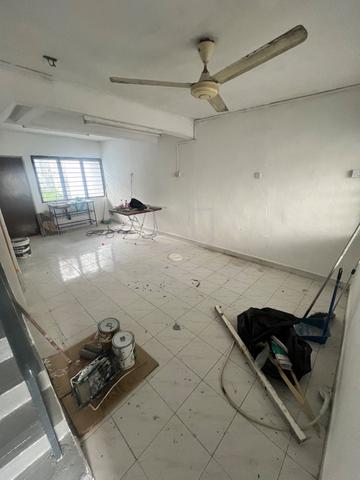 Double Storey(Low Cost) Jalan Hang Jebat / 2bed 1bath / ready move in 1