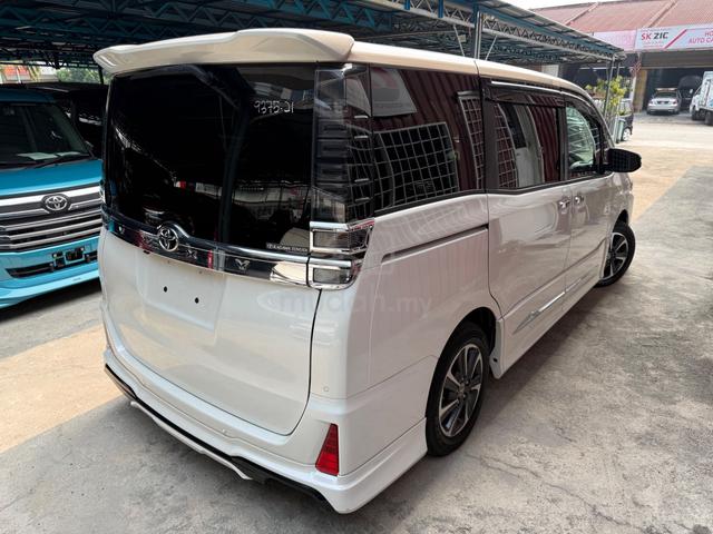 Toyota VOXY 2.0 ZS KIRAMEKI 3**PROMOTION KAW-KAW** - 2