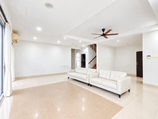 END LOT | Gated Guarded | 2 Storey Terrace Bandar Kinrara BK9, Puchong 1