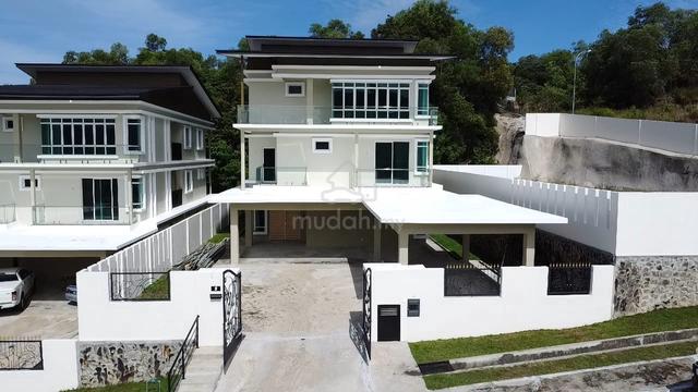 3 storey bungalow @iramanis kolombong 1