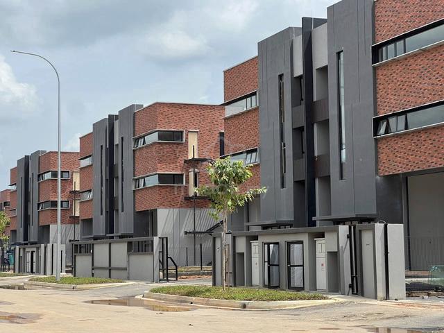 Ample Parking 10500sf Semi D Factory Sunsuria Kejora Puncak Alam 1