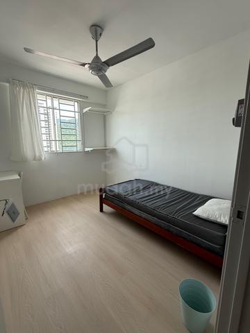 Single Middle Room at Gelugor USM 1