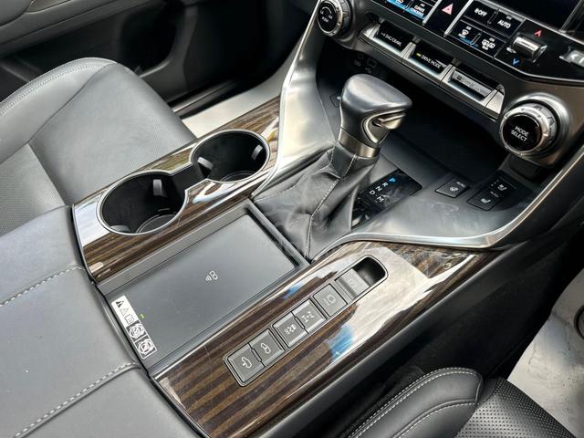 2022 LX600 CHEAPEST IN TOWN 5A GRADE Bk/Interior - 5