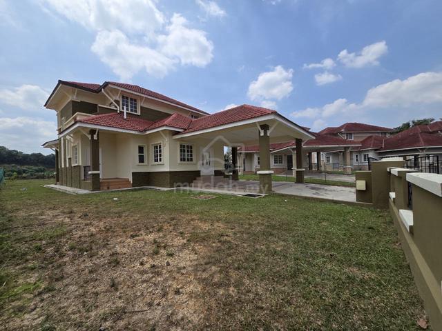 Bungalow 2 tingkat End Lot Taman Desa Anjung Putra, Kajang 1