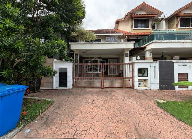 RENOVATED + FACING OPEN Teres 2 tingkat Alam Impian 22 x 80 FREEHOLD 1
