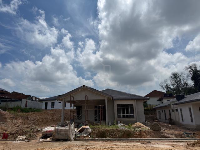 Last dua unit Single Storey Banglo,60 x90 ,dekat Paroi Senawang NS 1