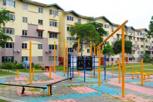 TingkatG Parking depan rumah 1