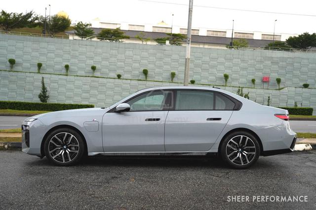 2023 BMW 750e 3.0 xDRIVE M SPORT MY23 G70 (A) - 4