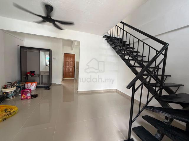 Mutiara Emas 3/22 Low Cost House For rent ,mount Austin Terbau 1