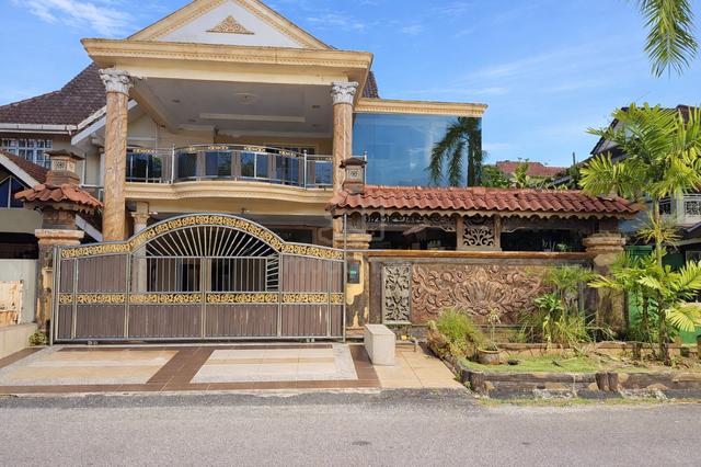 [RENOVATED] Semi D Tmn Bkt Dahlia, Partly Furnished (FREEHOLD) 1