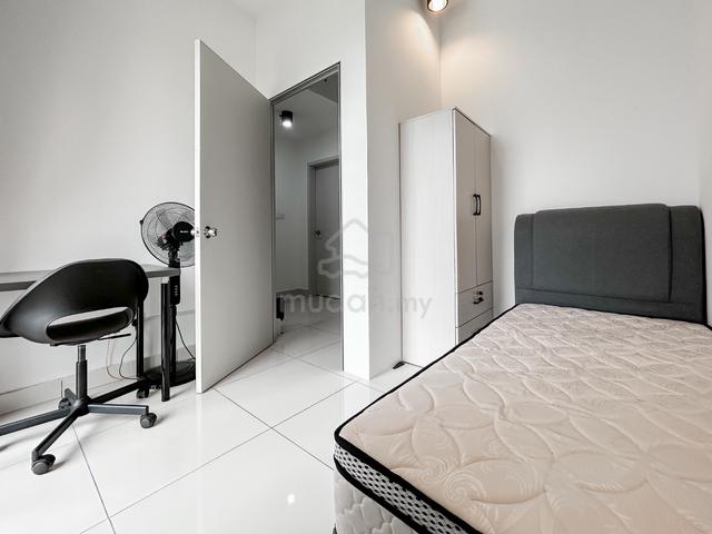 Male Medium Room for rent Amber Residence QUAYSIDE MALL RIMBAYU 1