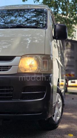 Toyota Hiace KDH200 2.7 Petrol (M) Window Van - 5