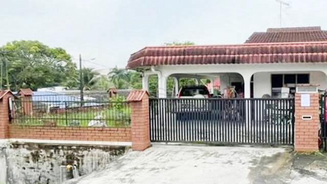 [Corner Lot] Jalan Baiduri , Taman Intan 1