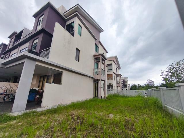 corner unit The Strata, Bandar Puteri Bangi 1