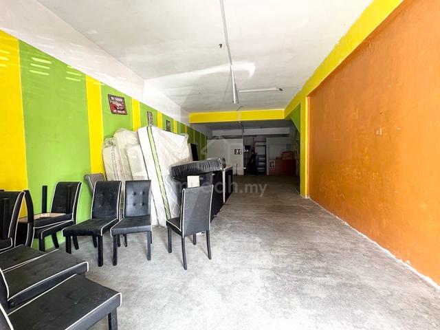 Ground Floor + 20'x70' Shoplot di Salak Tinggi, Sepang 1