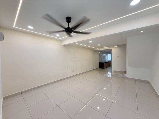 House For Sale In Desa Cemerlang Johor | Freehold Double Storey House 1